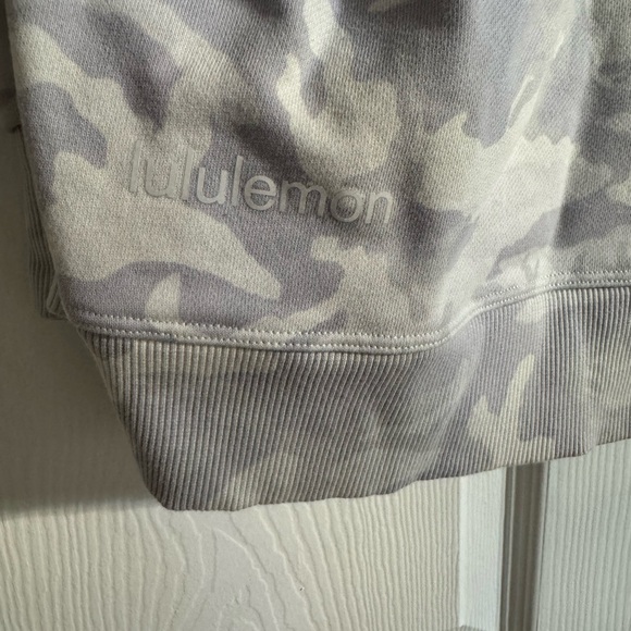 LULULEMON Perfectly Oversized Crew - Gray Camo - Picture 4 of 4